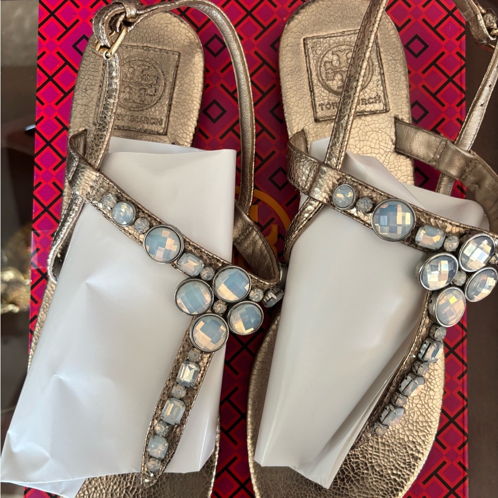Tory Burch Elegant Gold leather Sandals with Gem Accents - Picture 8 of 8